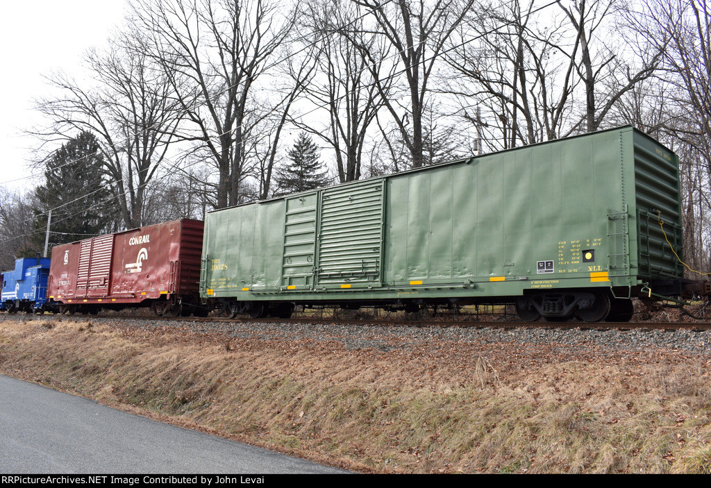 TFT Train along Erie Street